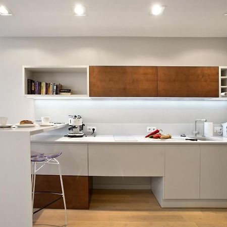 Triton Park Accommodation By P&O Serviced Apartments Varsavia Esterno foto