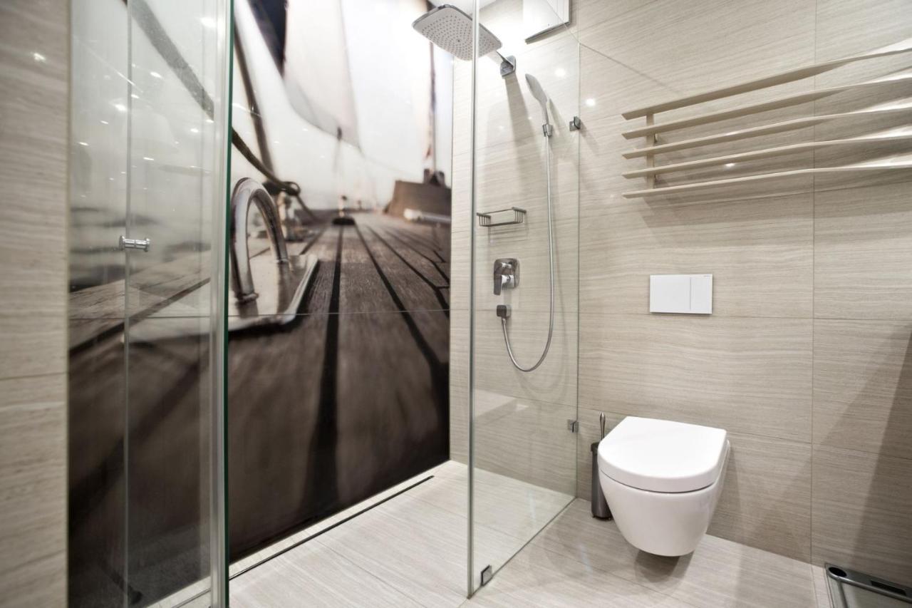 Triton Park Accommodation By P&O Serviced Apartments Varsavia Esterno foto
