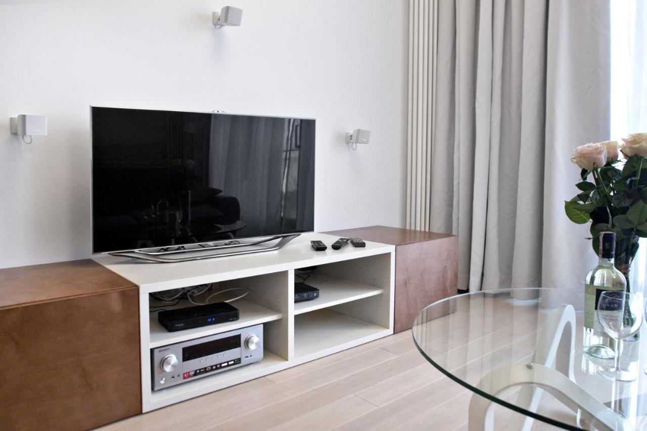 Triton Park Accommodation By P&O Serviced Apartments Varsavia Esterno foto