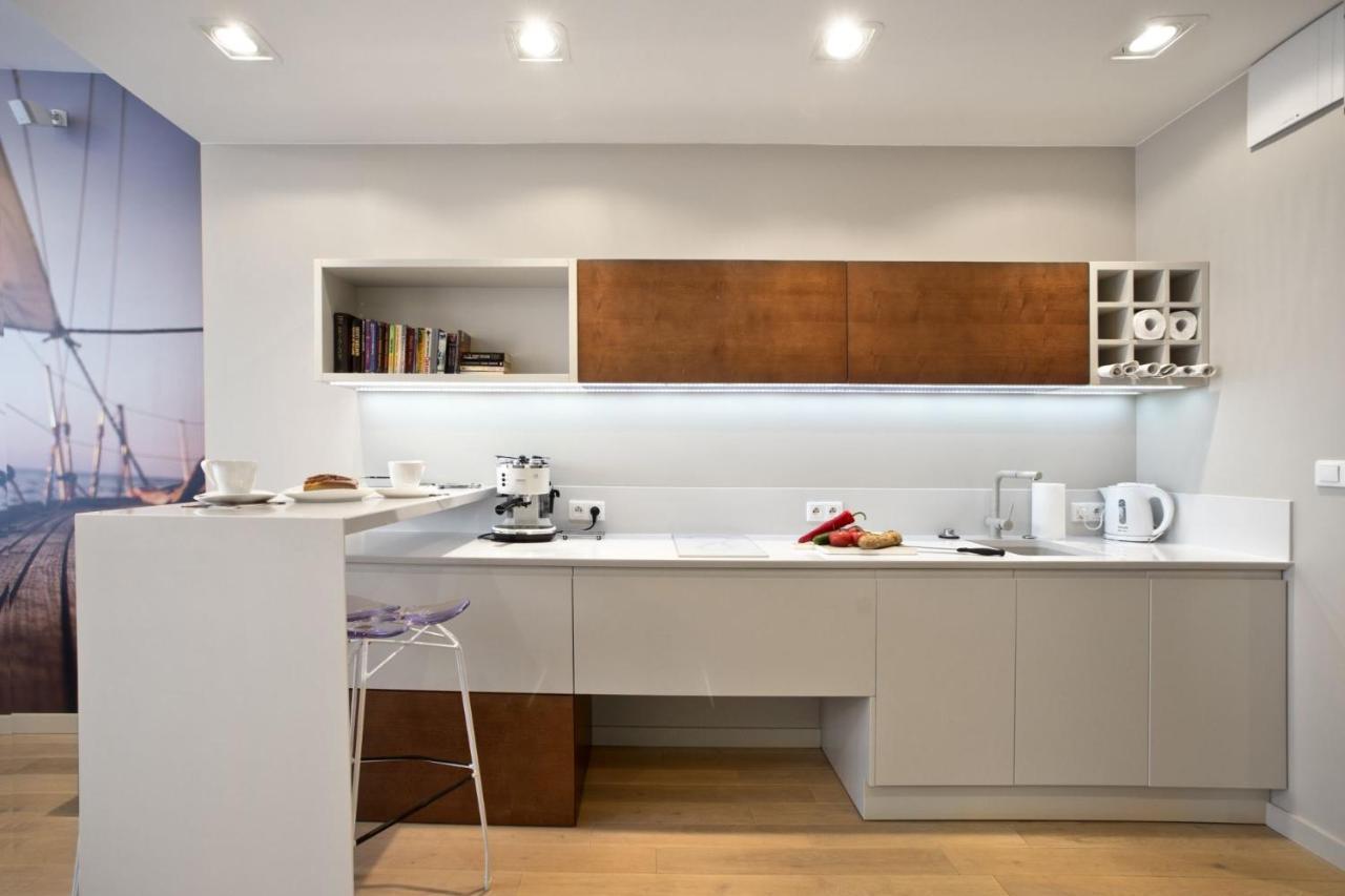 Triton Park Accommodation By P&O Serviced Apartments Varsavia Esterno foto