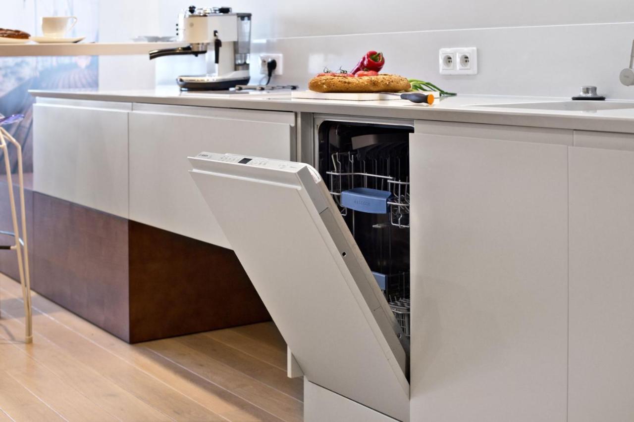 Triton Park Accommodation By P&O Serviced Apartments Varsavia Esterno foto