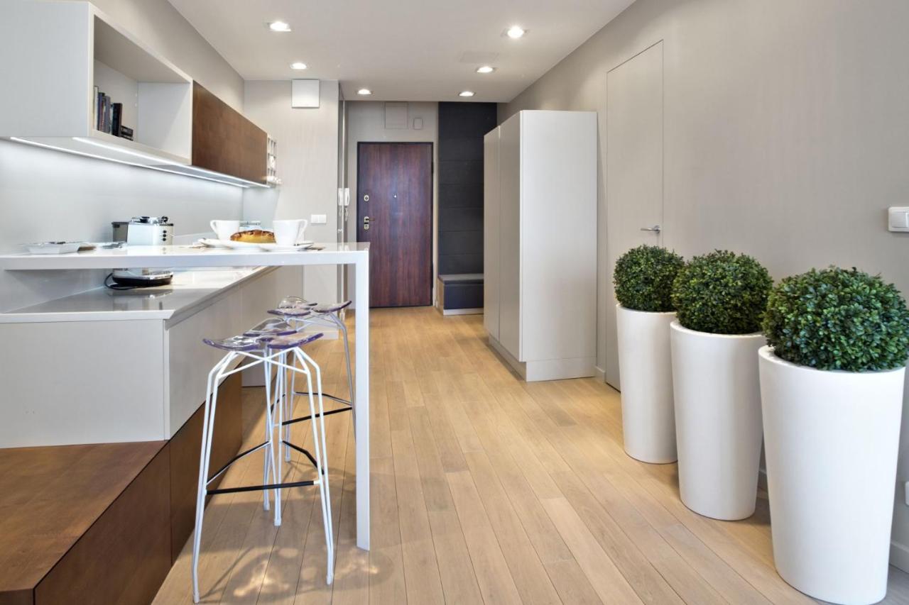 Triton Park Accommodation By P&O Serviced Apartments Varsavia Esterno foto