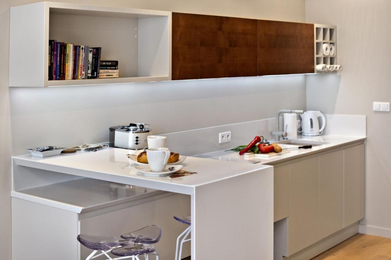 Triton Park Accommodation By P&O Serviced Apartments Varsavia Esterno foto