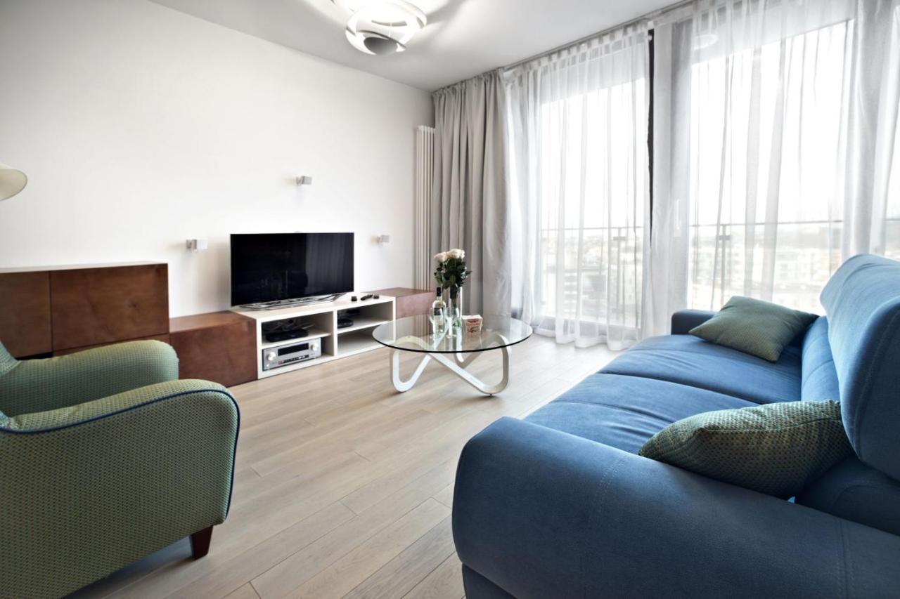 Triton Park Accommodation By P&O Serviced Apartments Varsavia Esterno foto